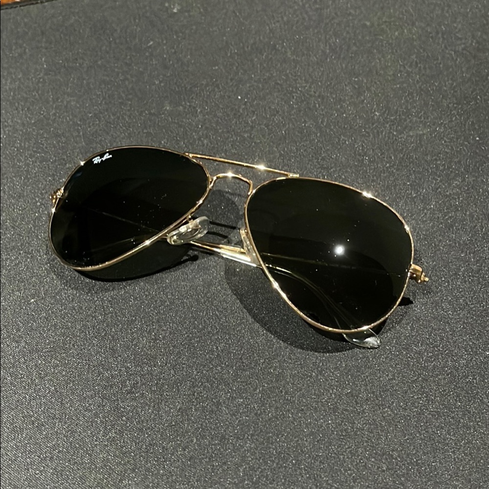 Ray-Ban Aviator Classic Sunglasses with Gold Frame